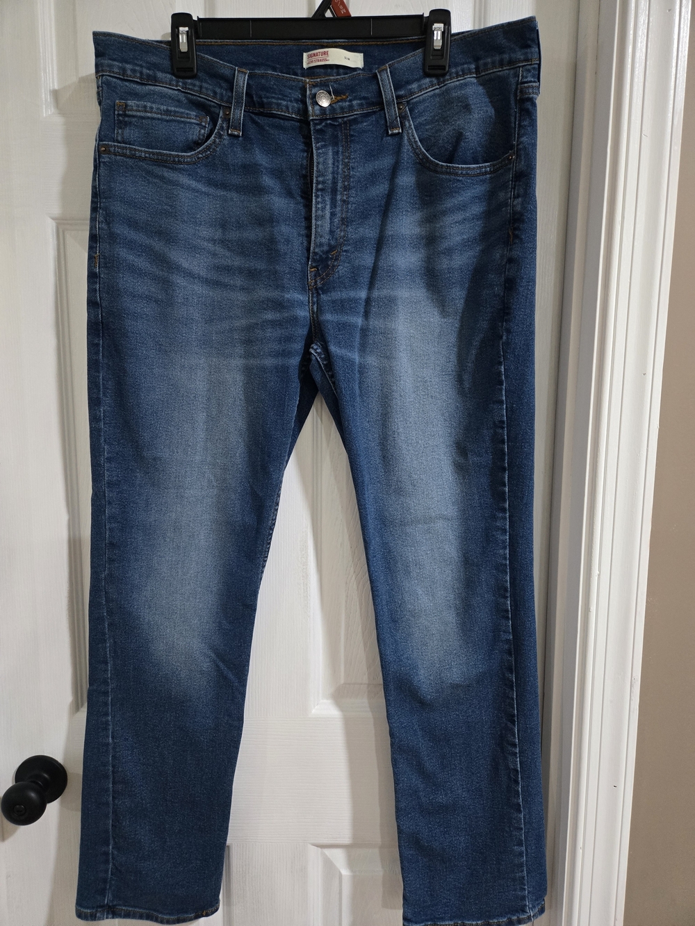 Signature by Levi Strauss Slim Straight Jeans in Dark Blue Wash